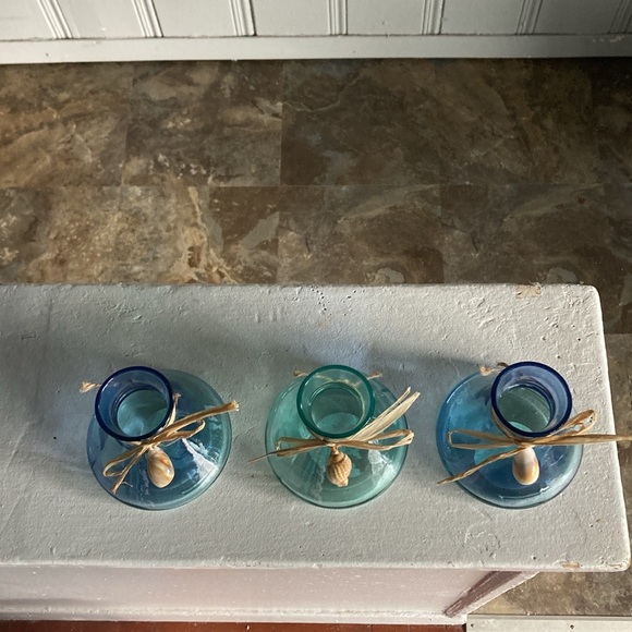 NWT Set of 3- Translucent Beach Glass Bottle Vases with Seashell Accents - Picture 12 of 17
